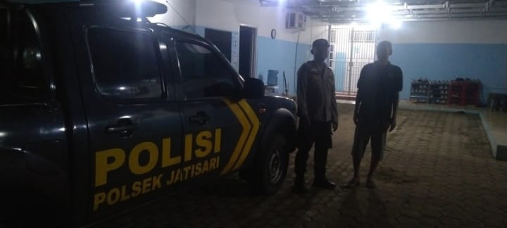 Patroli Malam Polsek Jatisari Sambang Warga Dusun Katiwangi