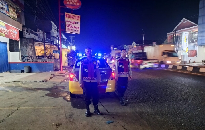 Pastikan Jalan Raya Klari Kondusif, Polsek Klari Lakukan Patroli Blue Light Malam