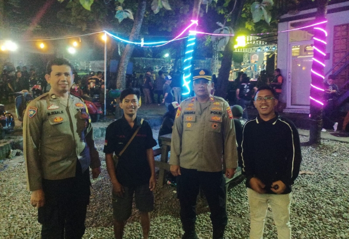 Kapolsek Klari Pimpin Pengamanan Reuni Komunitas Vespa BISEX di Danau Cinta Walahar