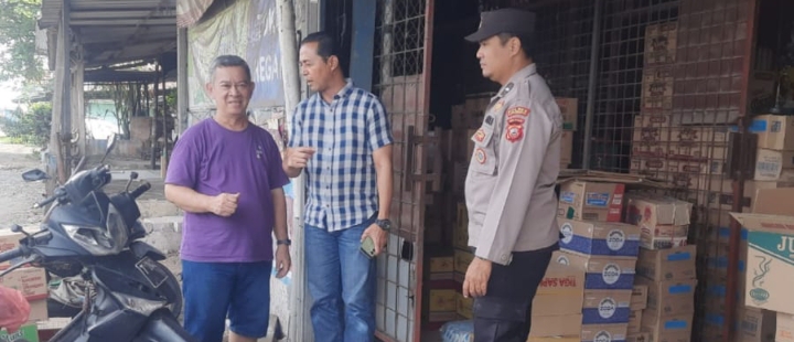 Personel Polsek Jatisari Sampaikan Pesan Kamtibmas kepada Pemilik Toko Kelontong ‎