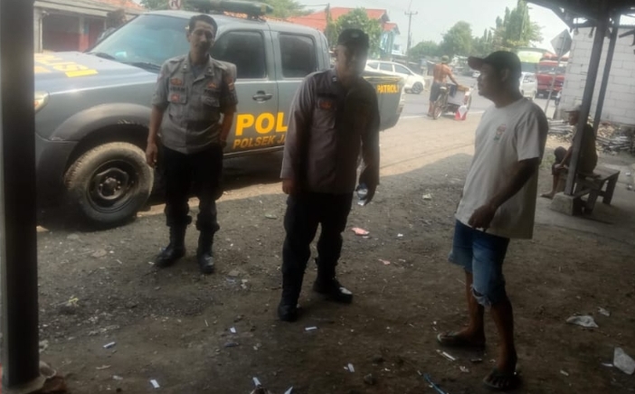 Beri Rasa Aman dan Nyaman, Personil Polsek Jatisari Patroli Di Pertigaan Cikalong