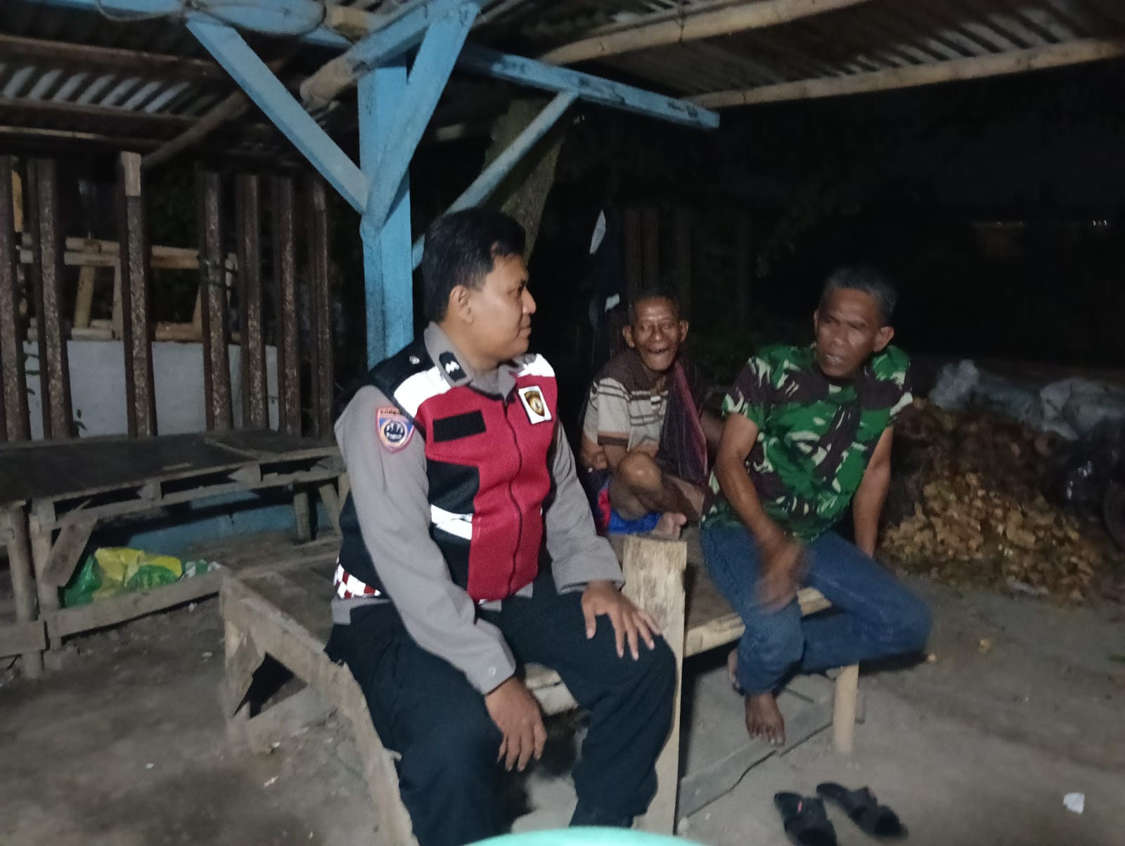 Bhabinkamtibmas Polsek Telagasari Gencar Laksanakan Siskamling Untuk Cegah Gukamtibmas di Lingkungan Masyarakat