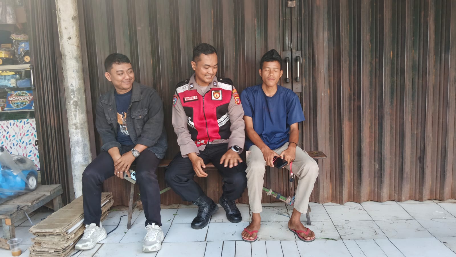 Bhabinkamtibmas Polsek Telagasari Sebar Himbauan Cegah TPPO di Desa Binaan