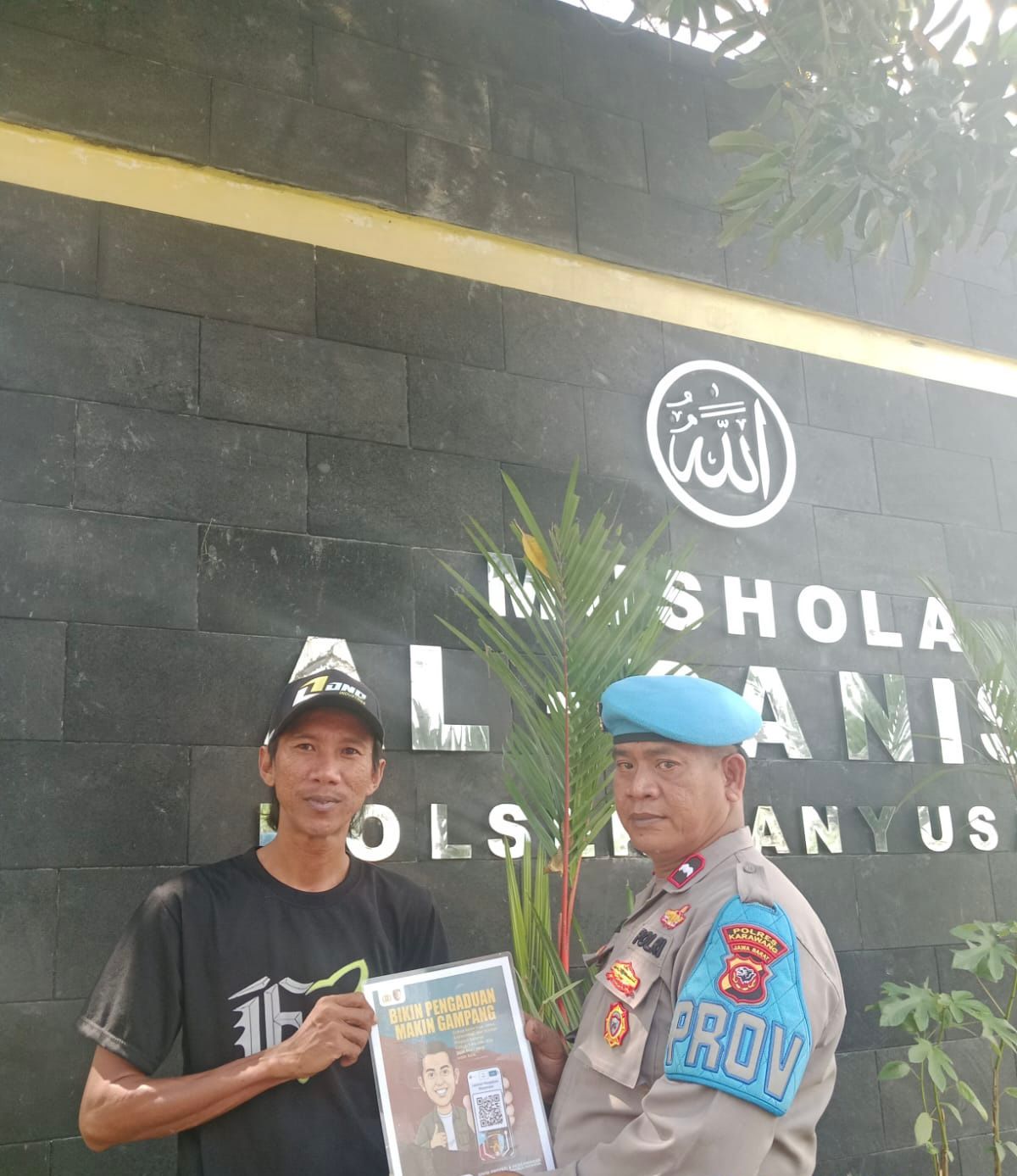 Polsek Banyusari Melaksanakan Sosialisasi QR Barcode ke Masyarakat Pengaduan Divisi Propam Polri Bidpropam Polda Jabar