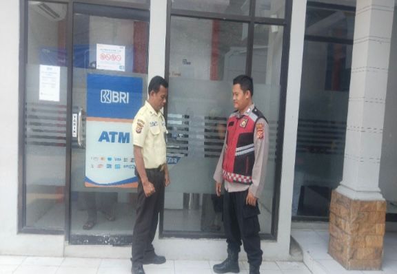 Kunjungi Bank BRI Gempol Patroli Prekat Polsek Banyusari di Siang Hari