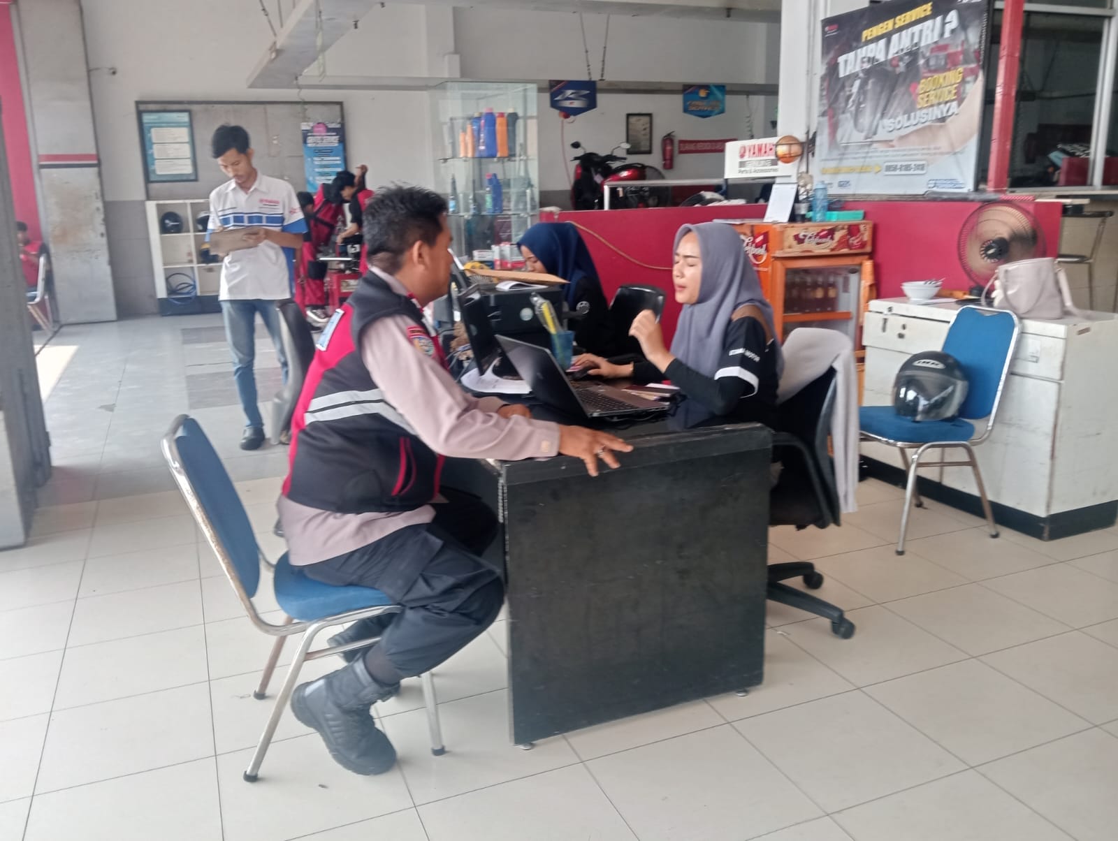 Bhabinkamtibmas Telagasari Sampaikan Himbauan Waspada TPPO kepada Warga Desa Binaan