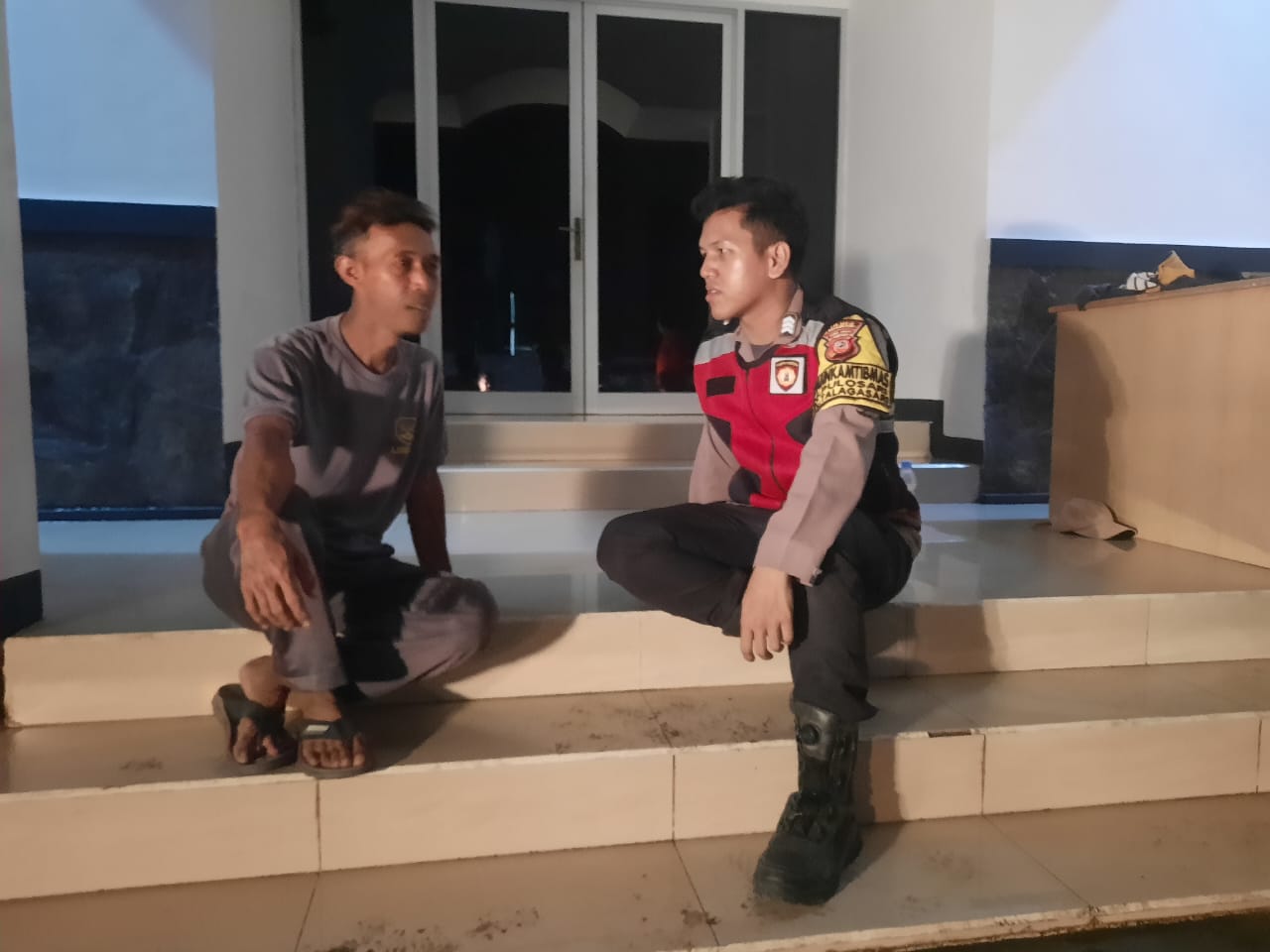Bhabinkamtibmas Polsek Telagasari Gencar Lakukan Siskamling Bersama Warga Untuk Antisipasi Gukamtibmas