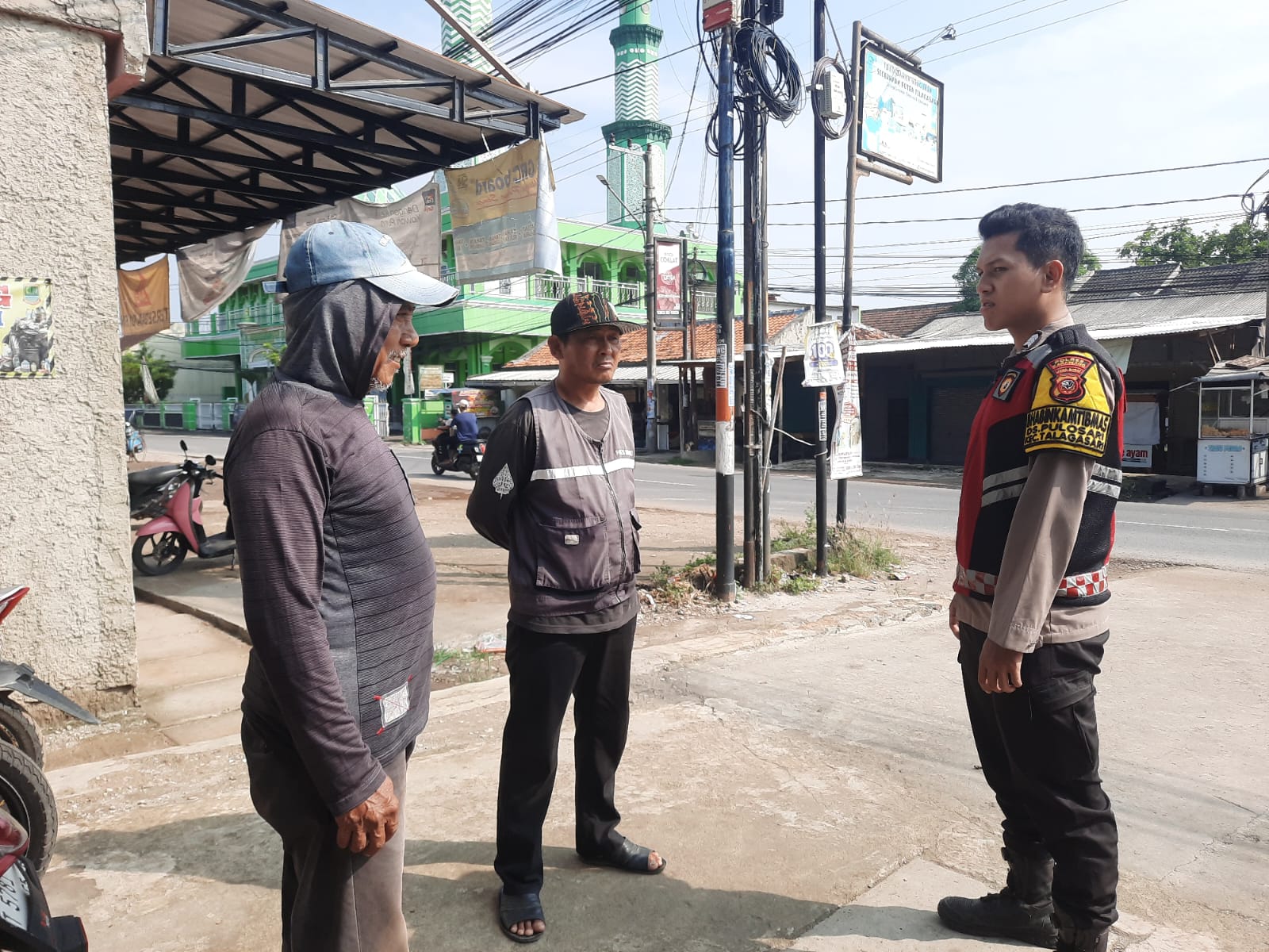 Bhabinkamtibmas Polsek Telagasari Sampaikan Pesan Kamtibmas Antisipasi C3