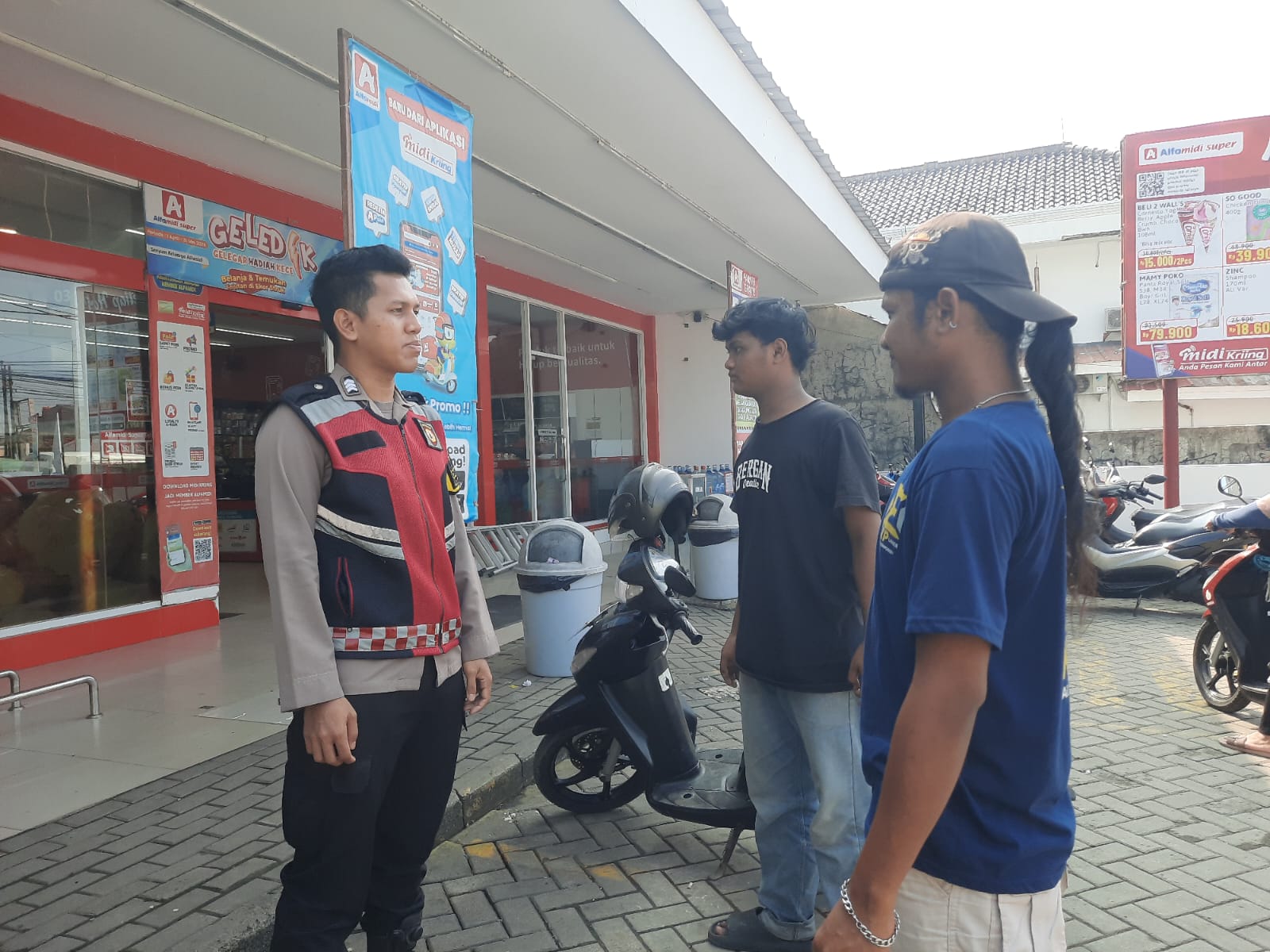 Antisipasi Sebaran TPPO di Lingkungan Masyarakat, Bhabinkamtibmas Polsek Telagasari Himbau Warga Lebih Waspada