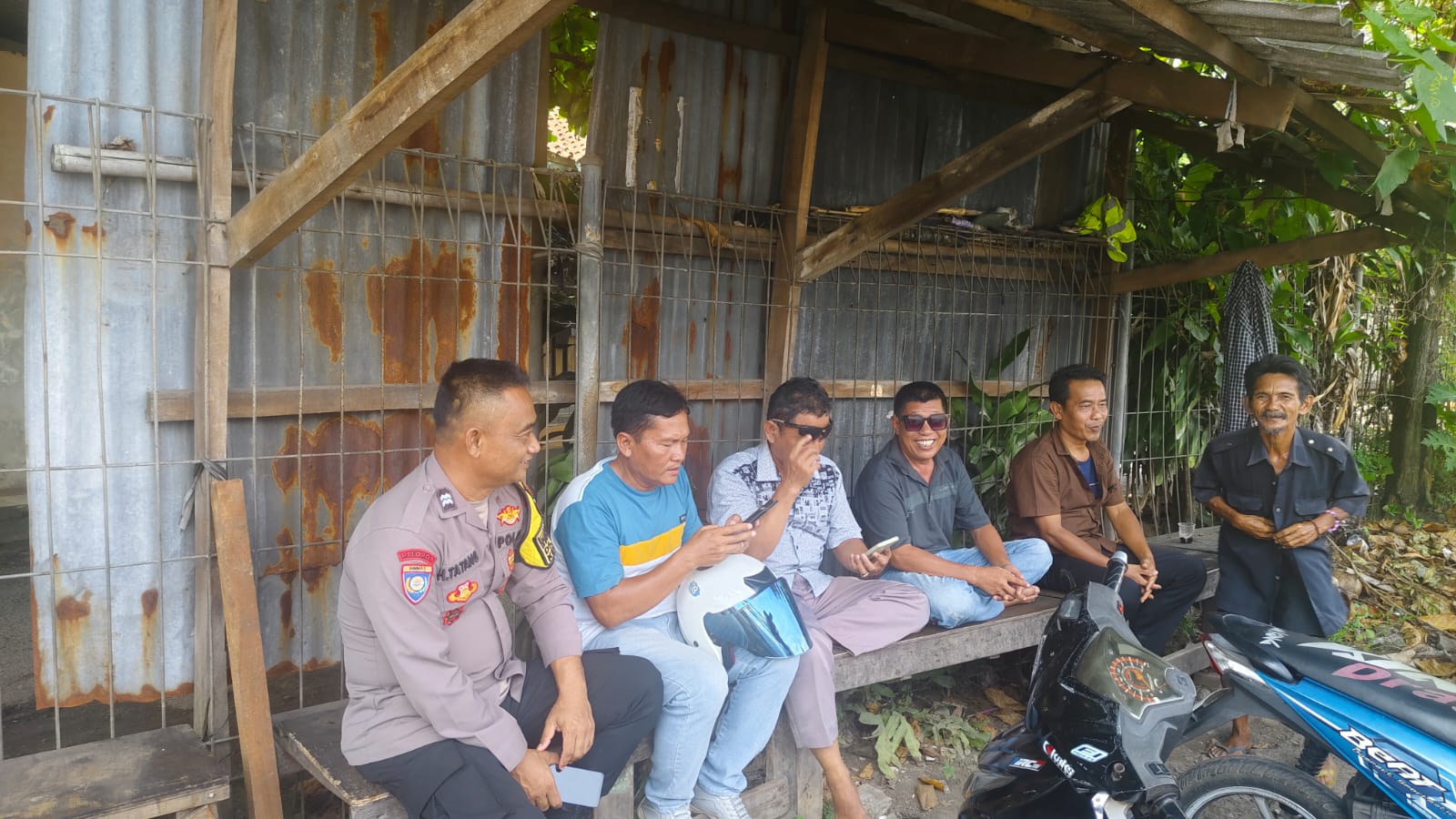Bhabinkamtibmas Desa Cimahi Polsek Klari Ajak Warganya Kerja Sama Jaga Kamtibmas
