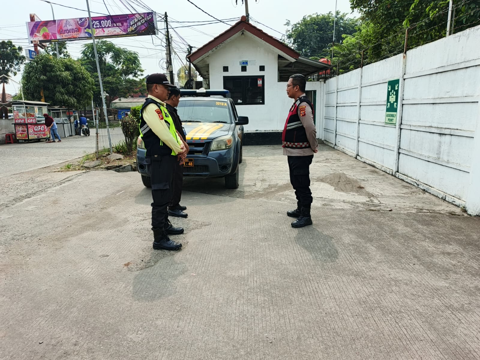 Patroli Siang Polsek Klari Pastikan Situasi PT PGN Aman dan Kondusif