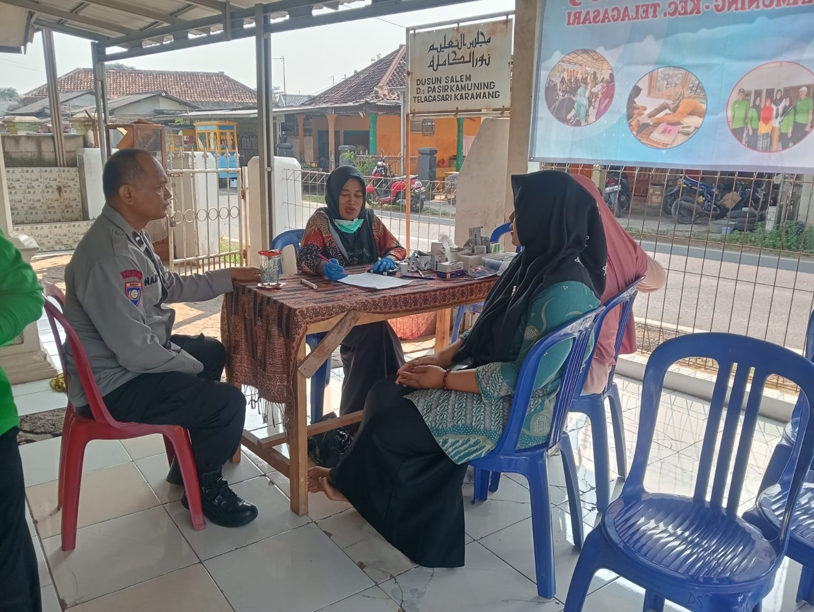 Bhabinkamtibmas Polsek Telagasari Kunjungi Warga dan Sebar Himbauan Kamtibmas