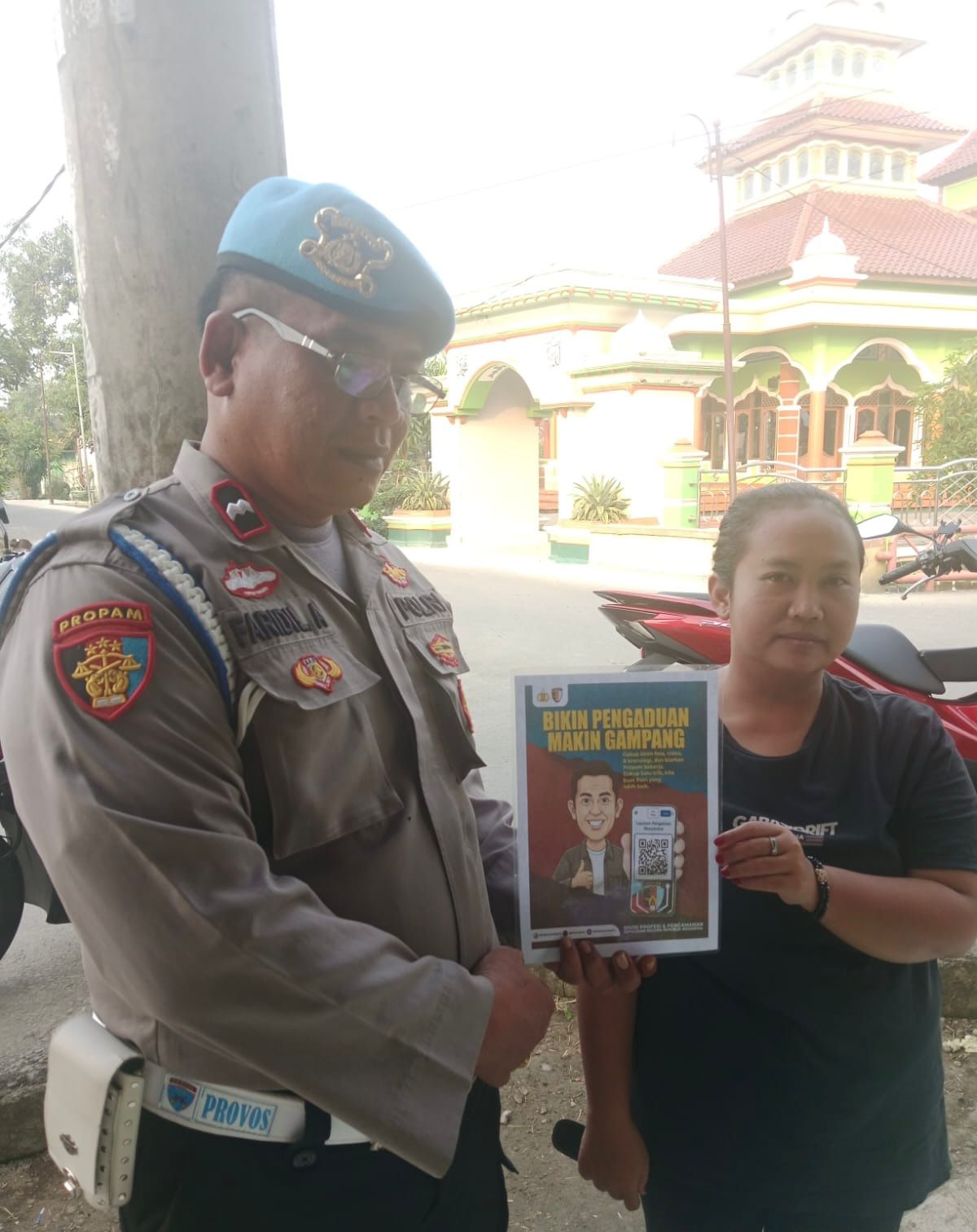 Polsek Banyusari Melaksanakan Sosialisasi QR Barcode ke Masyarakat Pengaduan Divisi Propam Polri Bidpropam Polda Jabar
