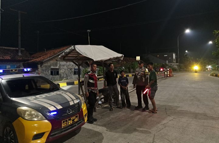Patroli Blue Light Polsek Klari Sasaran Pertigaan Jembatan Baru Desa Walahar