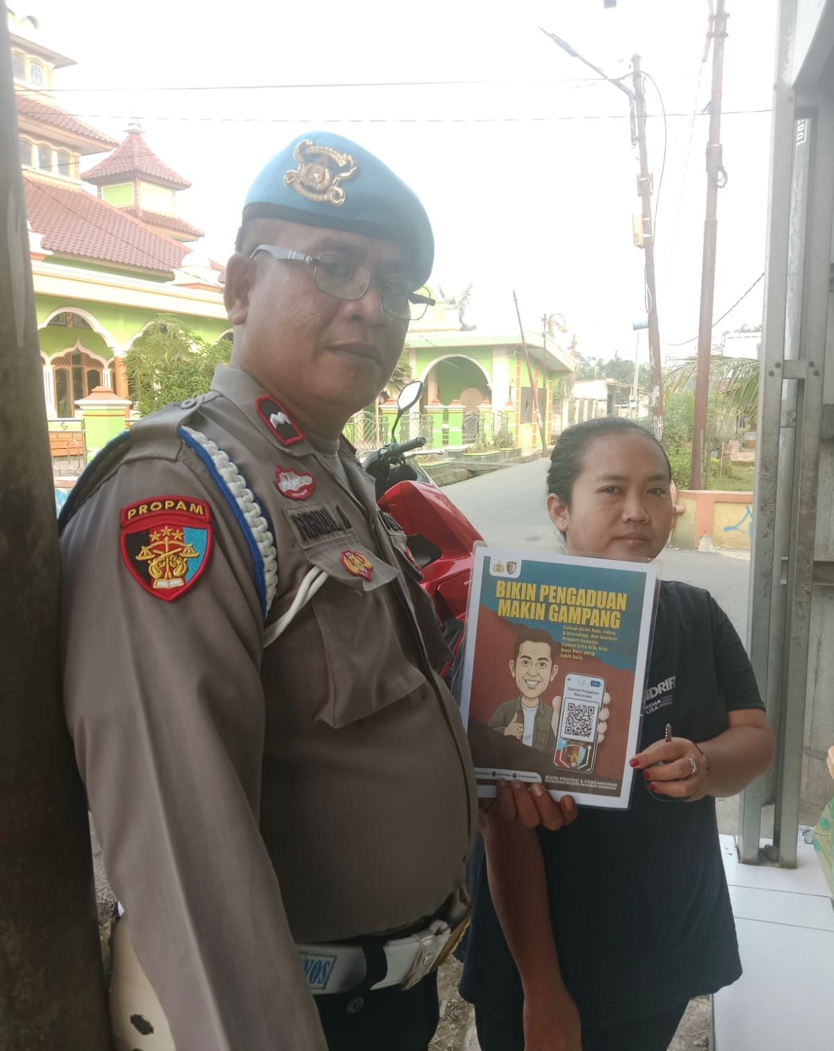 Polsek Banyusari Melaksanakan Sosialisasi QR Barcode ke Masyarakat Pengaduan Divisi Propam Polri Bidpropam Polda Jabar