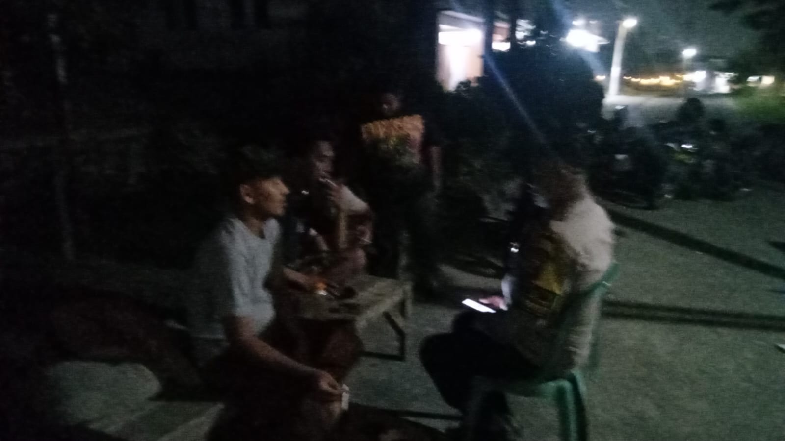 Sinergi Polsek Klari dan Warga Lewat Jaga Kamtibmas Malam Hari