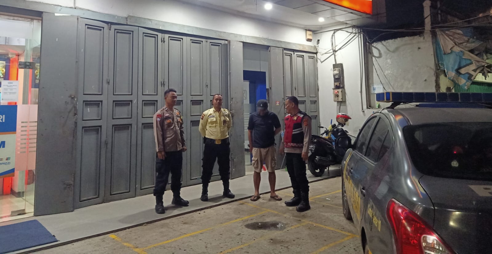 Patroli KRYD Malam, Personel Polsek Klari Menyisir Pertokoan