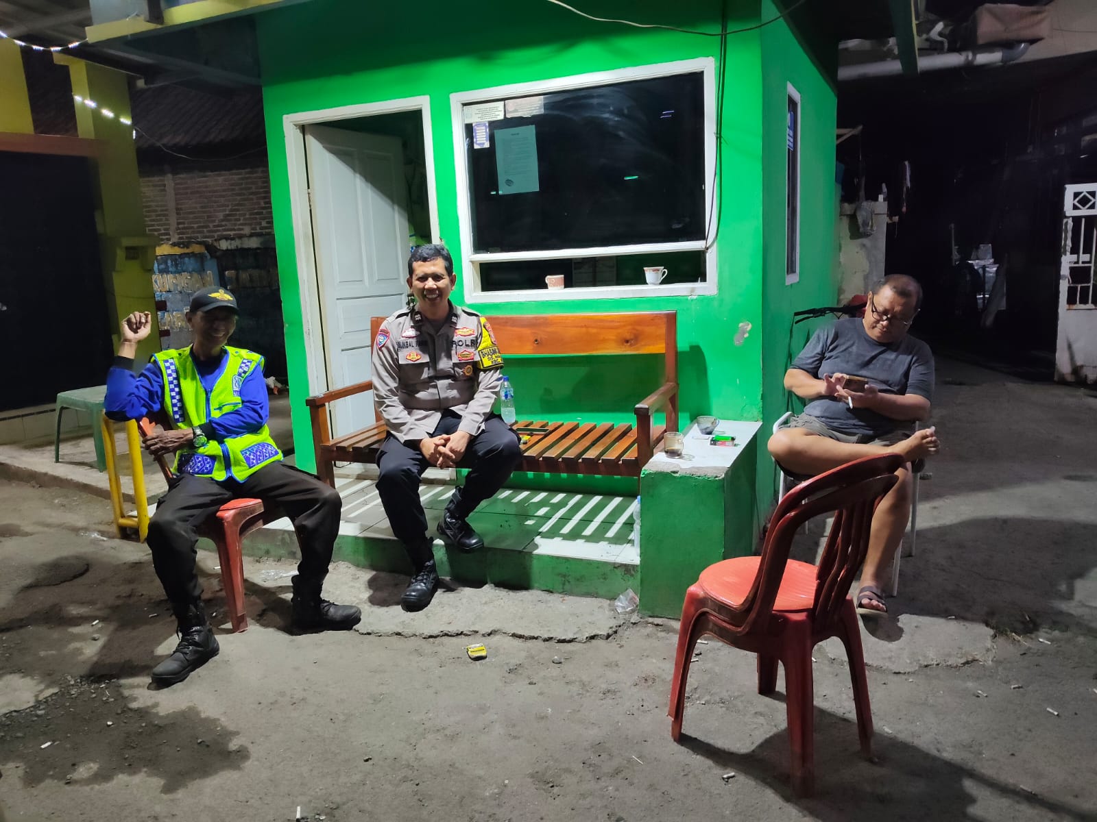 Bhabinkamtibmas Polsek Klari Patroli Dialogis bersama Warga Perumahan