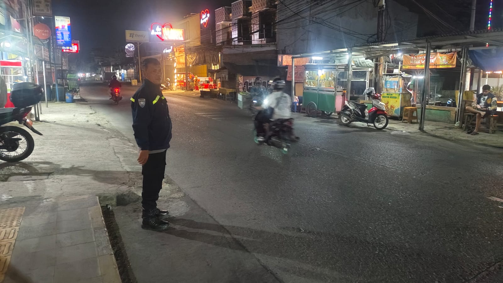 Antisipasi Tawuran, Bhabinkamtibmas Polsek Klari Patroli Dini Hari dengan Sasaran Jalan Raya Kosambi–Telagasari