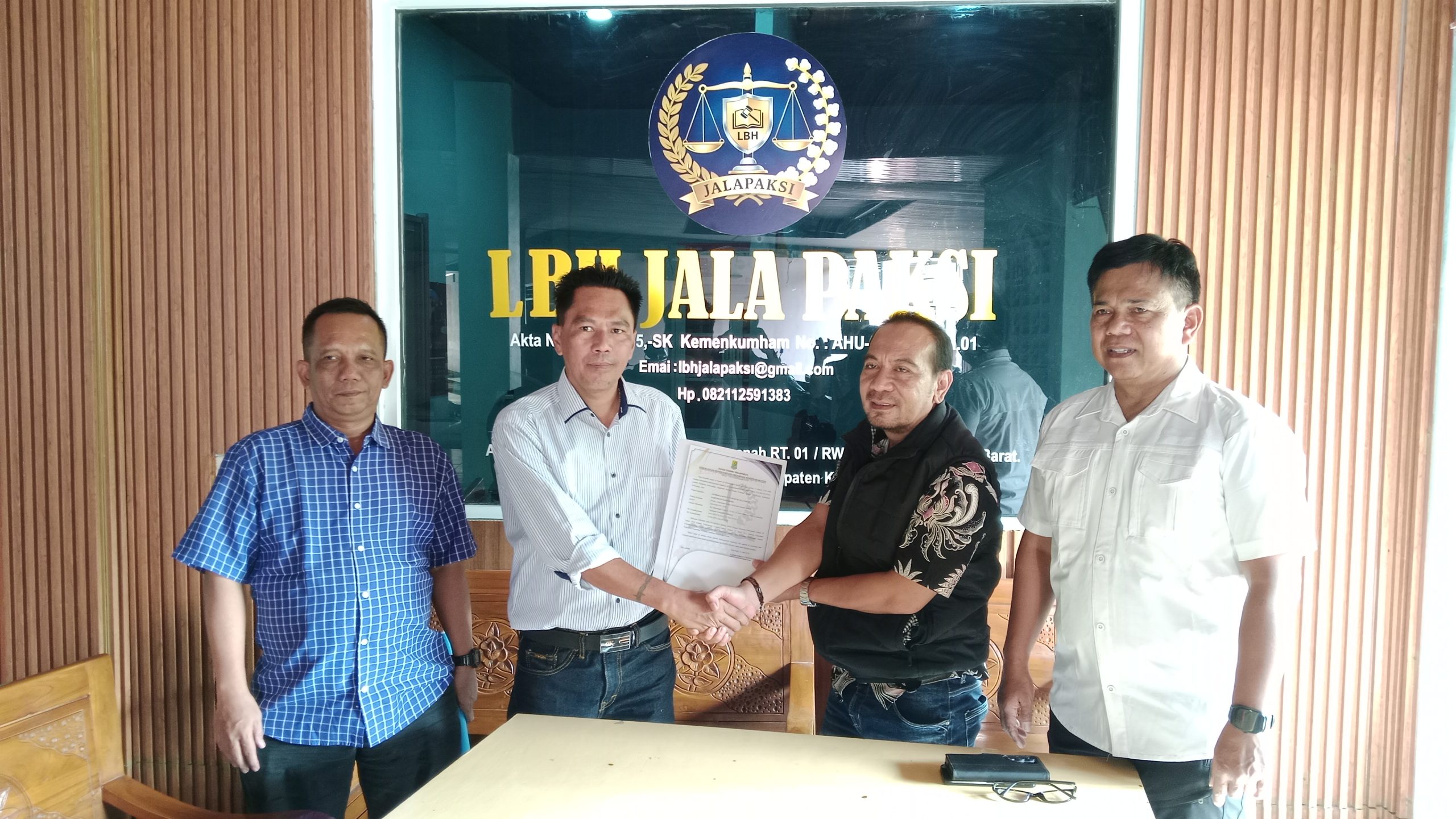 Perkuat Tertib Administrasi, Kesbangpol Karawang Kunjungi Kantor LBH JALAPAKSI