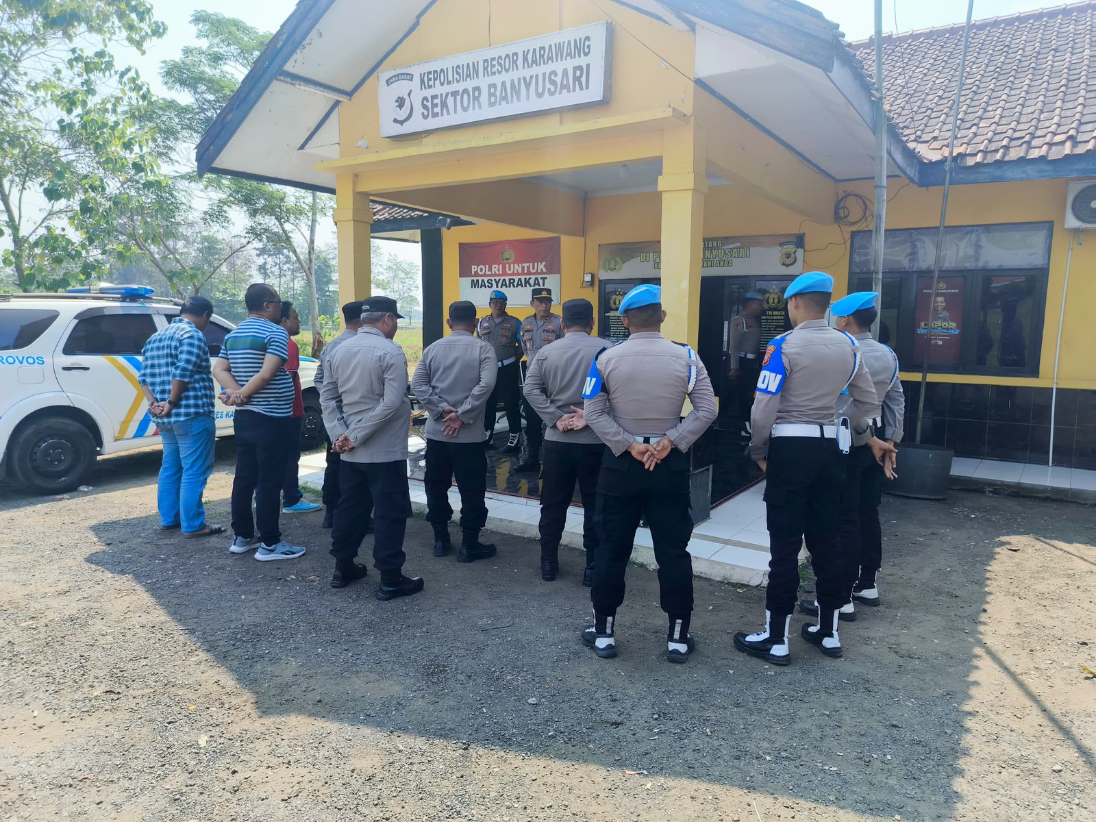 Kapolsek Banyusari Pimpin Gelar Apel Persiapan KRYD di Mapolsek Banyusari