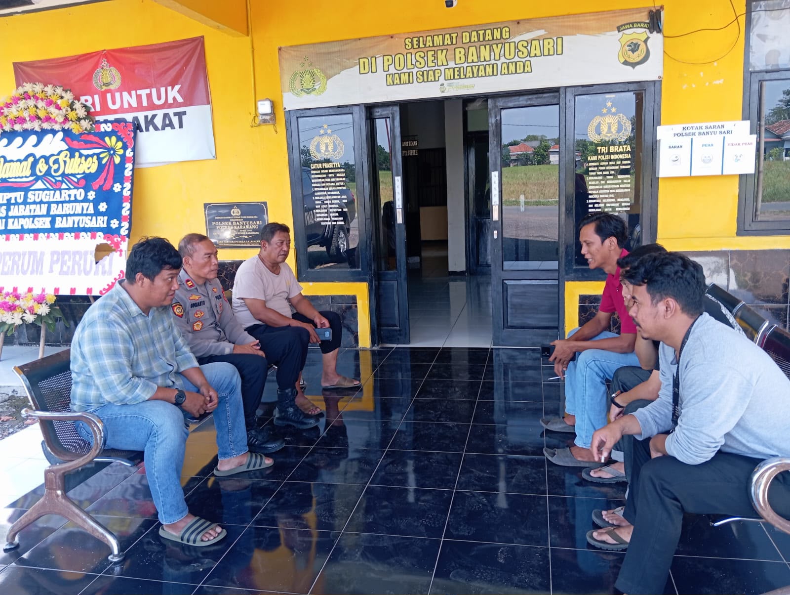 Kapolsek Banyusari Gelar Jumat Curhat Guna Dengarkan Keluhan Warga