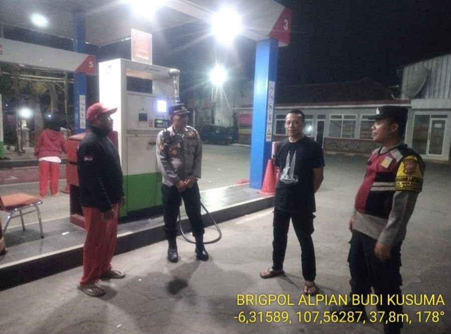 Kapolsek Banyusari Kunjungi SPBU, Prekat Polsek Banyusari Berikan Rasa Aman