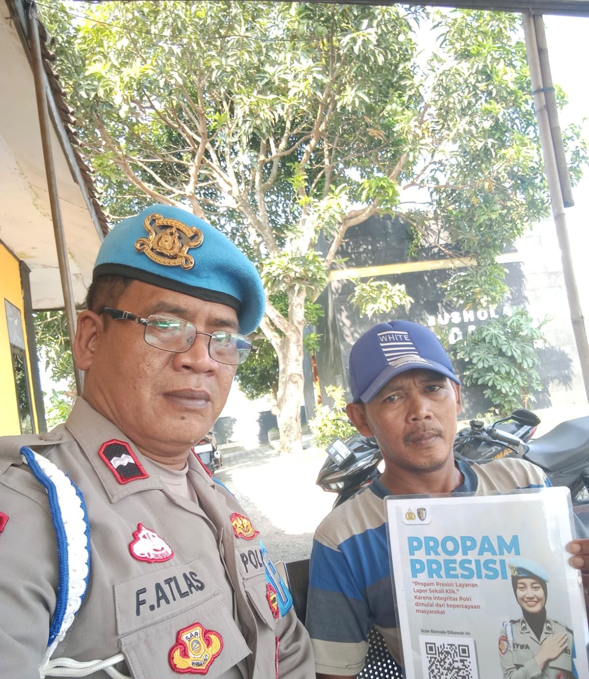 Polsek Banyusari Melaksanakan Sosialisasi QR Barcode ke Masyarakat Pengaduan Divisi Propam Polri Bidpropam Polda Jabar