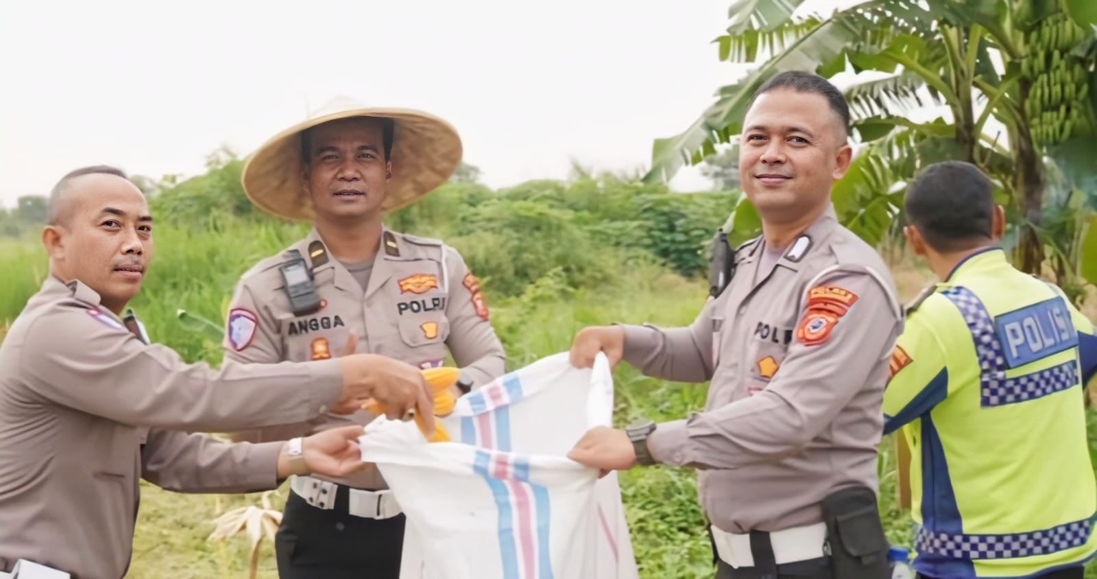 Budidaya Tanaman Jagung, Satlantas Polres Karawang Sukseskan Program Swasembada Pangan Nasional