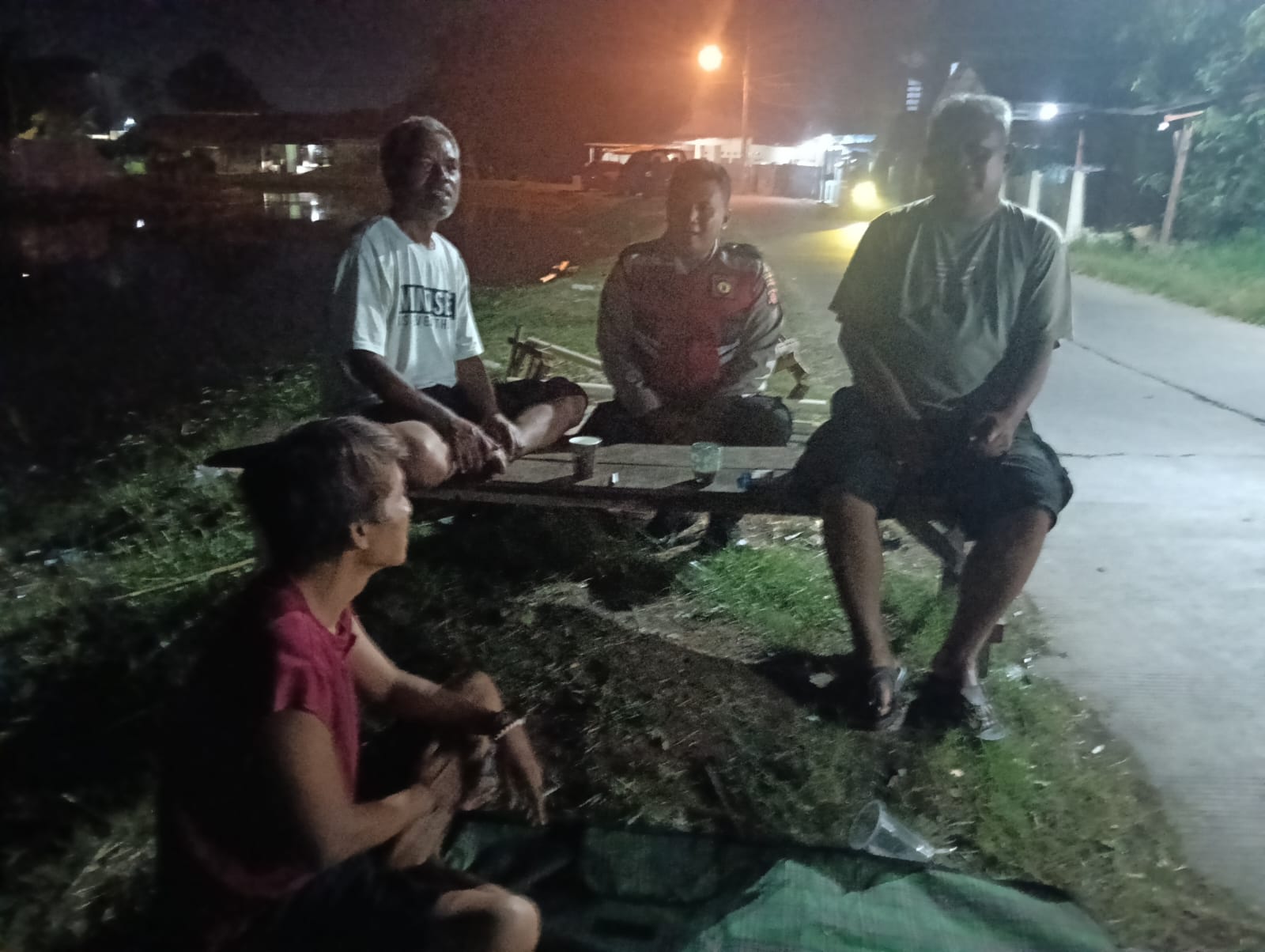 Ajak Warga Bersama-sama Jaga Lingkungan, Bhabinkamtibmas Polsek Telagasari Gencar Laksanakan Siskamling