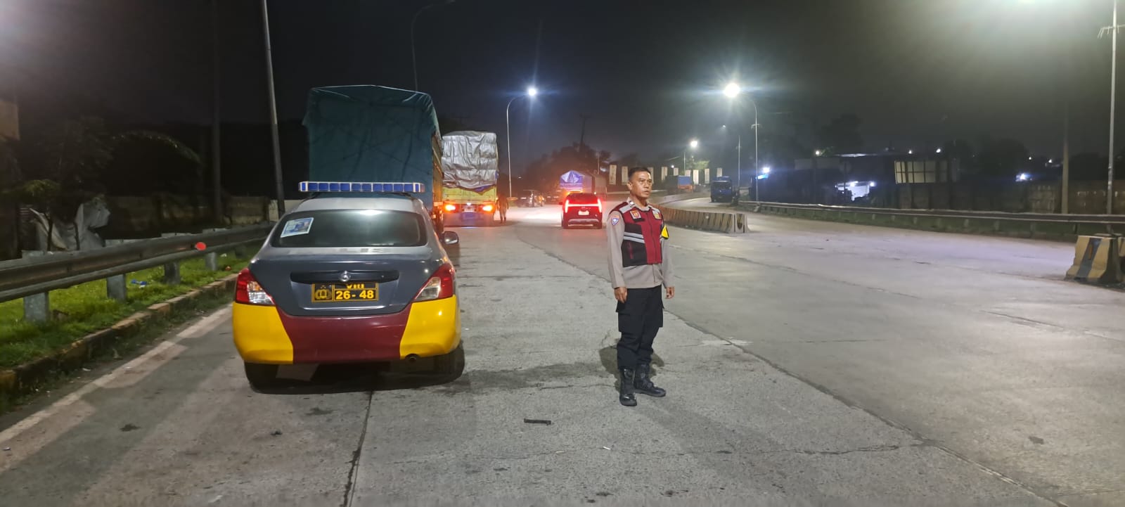 Antisipasi C3, Personel Samapta Polsek Klari Patroli Malam Strong Point Depan Gerbang Tol Karawang Timur