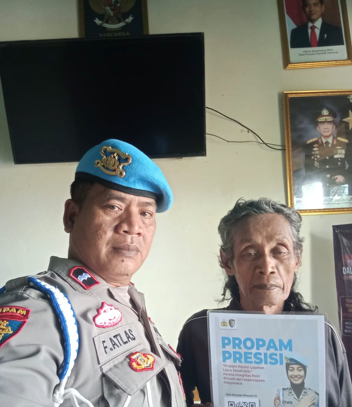 Polsek Banyusari Melaksanakan Sosialisasi QR Barcode ke Masyarakat Pengaduan Divisi Propam Polri Bidpropam Polda Jabar