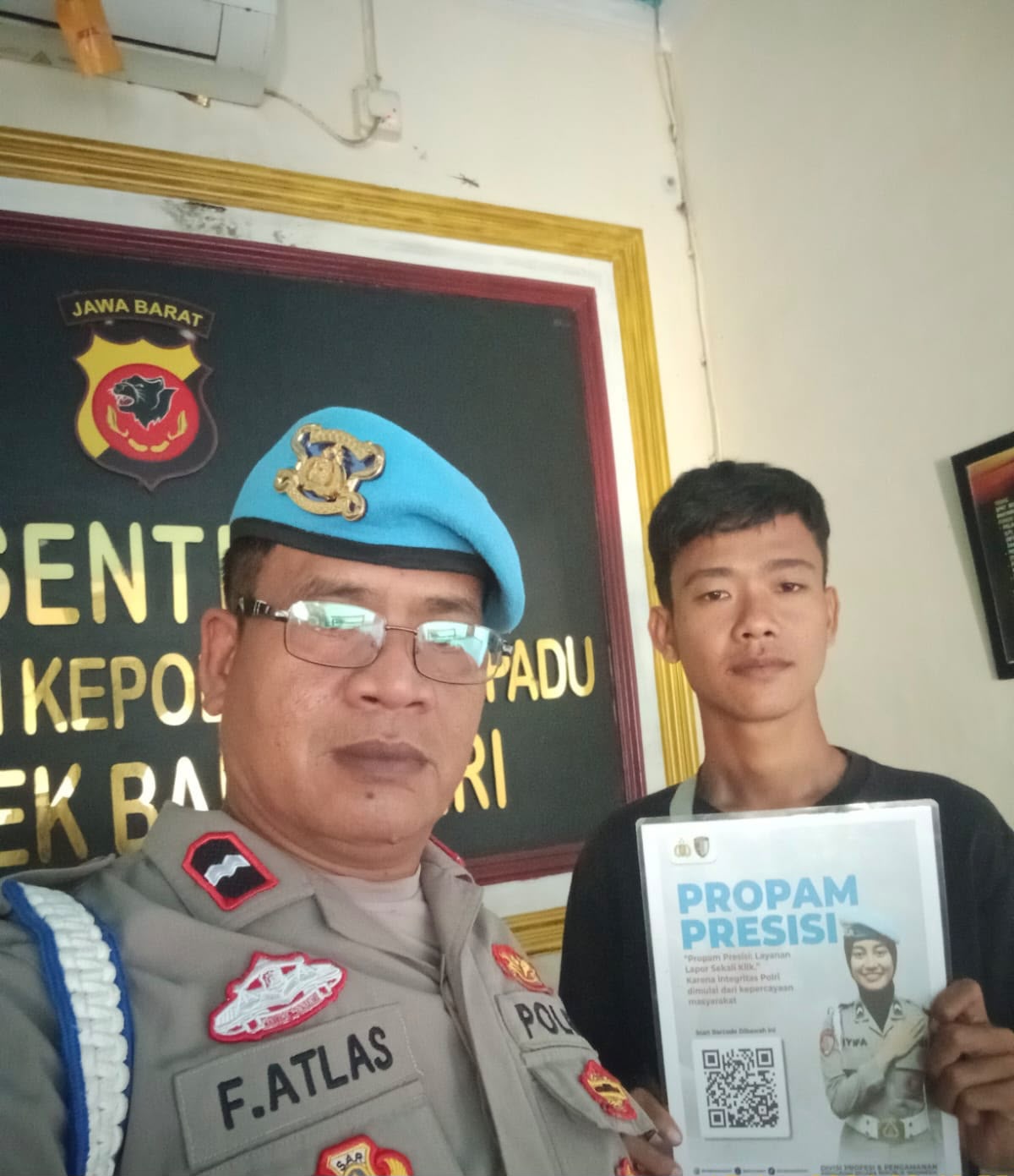 Polsek Banyusari Melaksanakan Sosialisasi QR Barcode ke Masyarakat Pengaduan Divisi Propam Polri Bidpropam Polda Jabar
