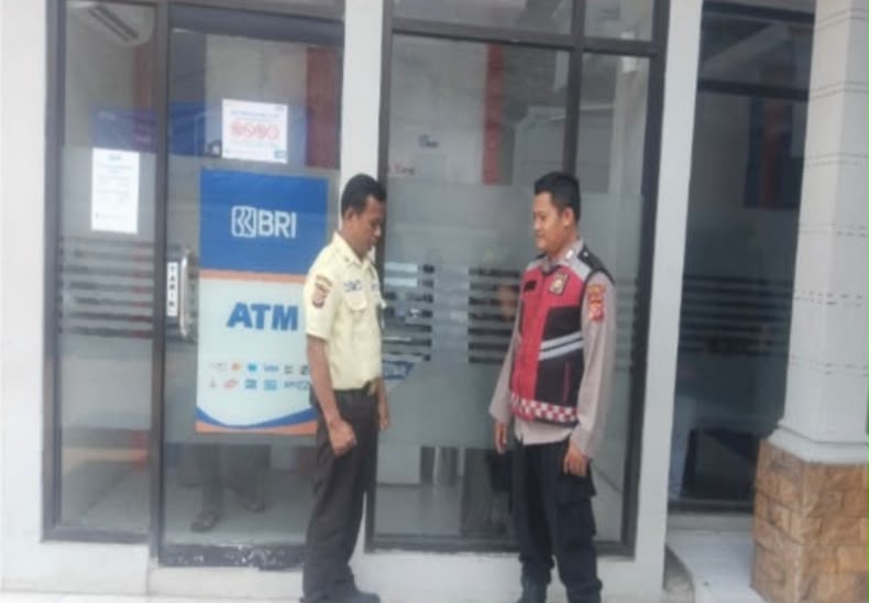 Kunjungi Bank BRI Gempol Patroli Prekat Polsek Banyusari di Siang Hari