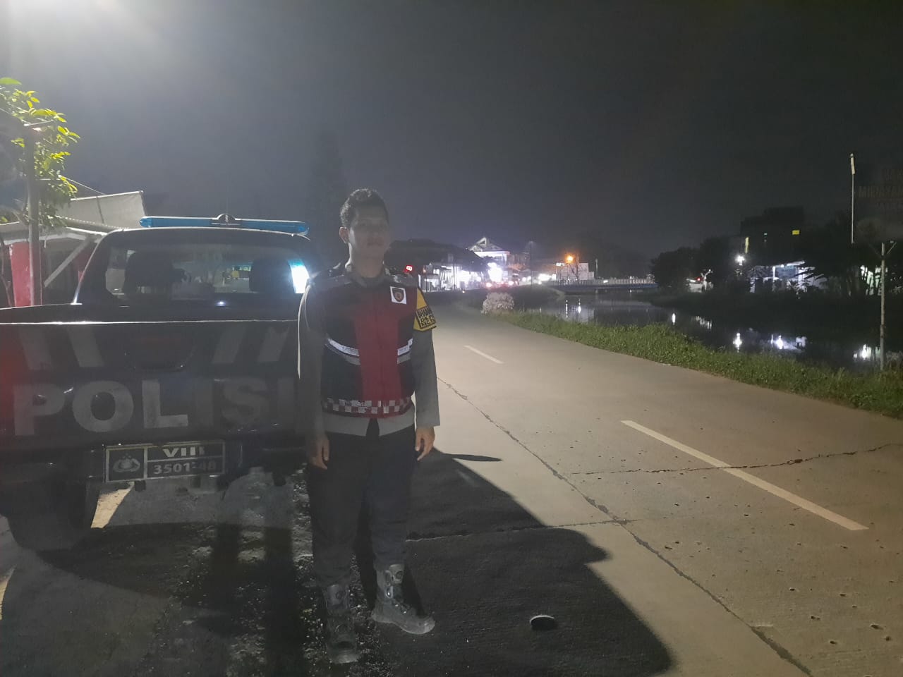 Bhabinkamtibmas Polsek Telagasari Susuri Wilayah Perbatasan Cegah Terjadinya Gukamtibmas Malam