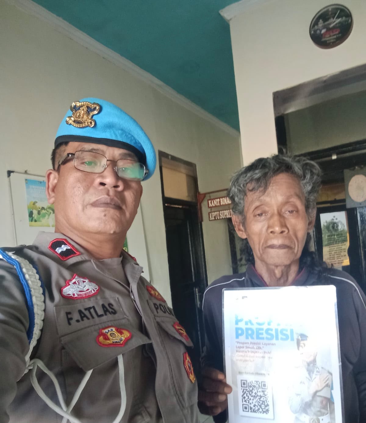 Polsek Banyusari Melaksanakan Sosialisasi QR Barcode ke Masyarakat Pengaduan Divisi Propam Polri Bidpropam Polda Jabar