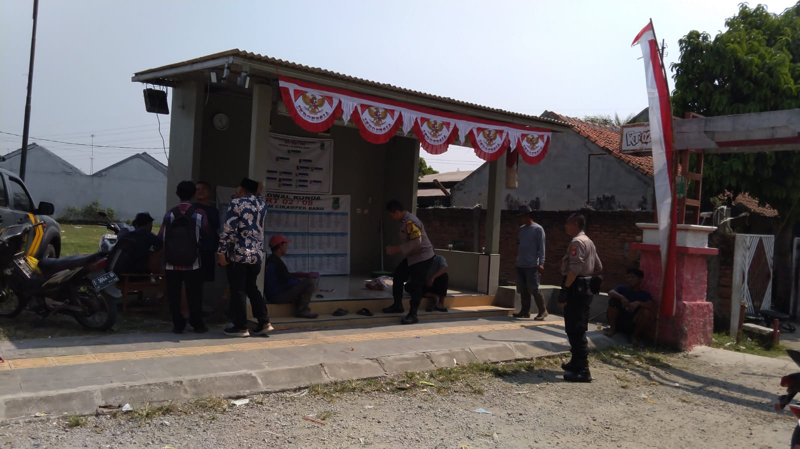 Personel Polsek Jatisari Cek Poskamling Persiapan Lomba HUT Bhayangkara ke-80 Tahun