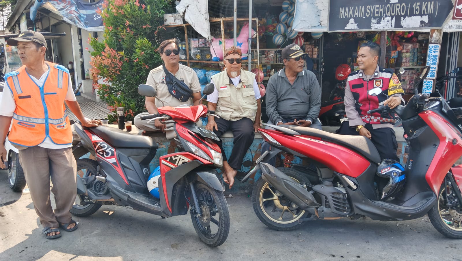 Bhabinkamtibmas Polsek Telagasari Sebar Pesan Kamtibmas Antisipasi C3 di Lingkungan Masyarakat