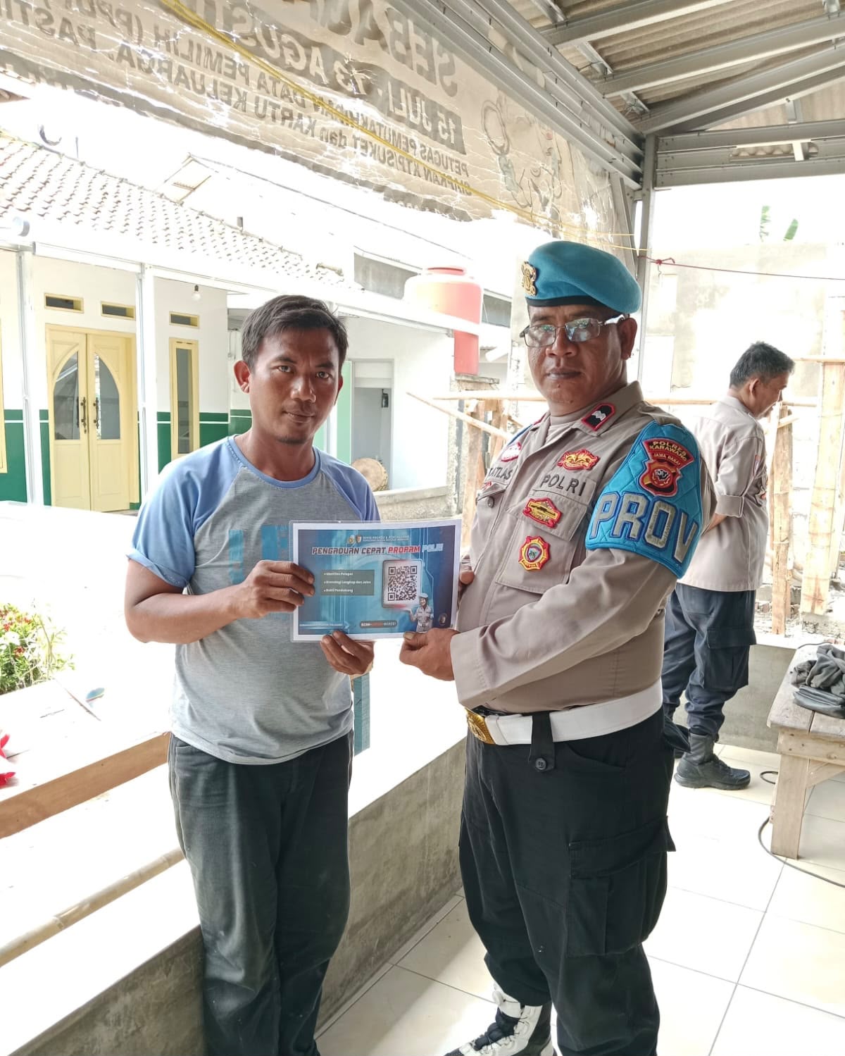 Polsek Banyusari Melaksanakan Sosialisasi QR Barcode ke Masyarakat Pengaduan Divisi Propam Polri Bidpropam Polda Jabar