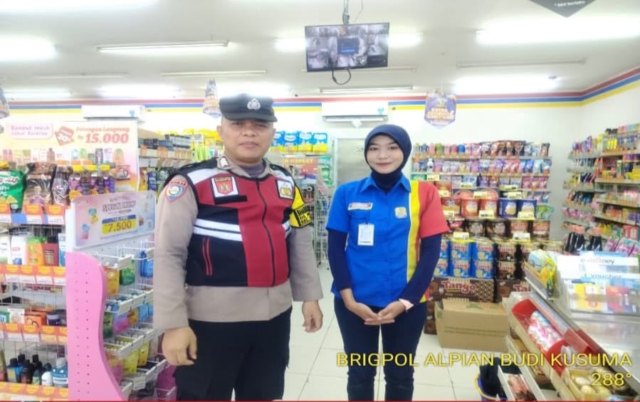 Giat Patroli Perekat Supermarket Indomaret Gempol Guna Antisipasi Kejahatan