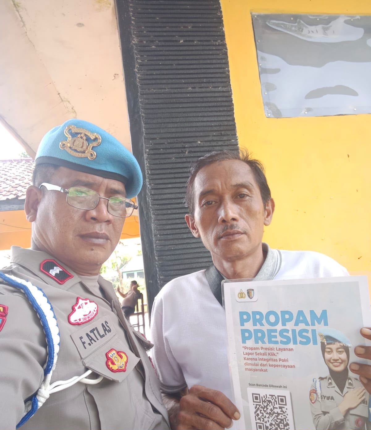 Polsek Banyusari Melaksanakan Sosialisasi QR Barcode ke Masyarakat Pengaduan Divisi Propam Polri Bidpropam Polda Jabar