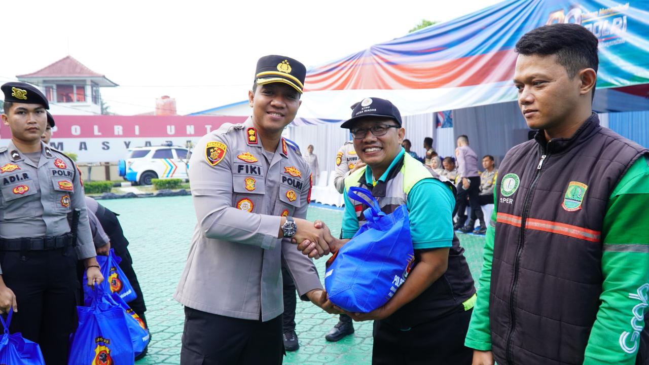 Usung Tema “80 Tahun Mengabdi, Polri untuk Masyarakat”, Polres Karawang Gelar Bakti Kesehatan dan Sosial untuk 658 Warga