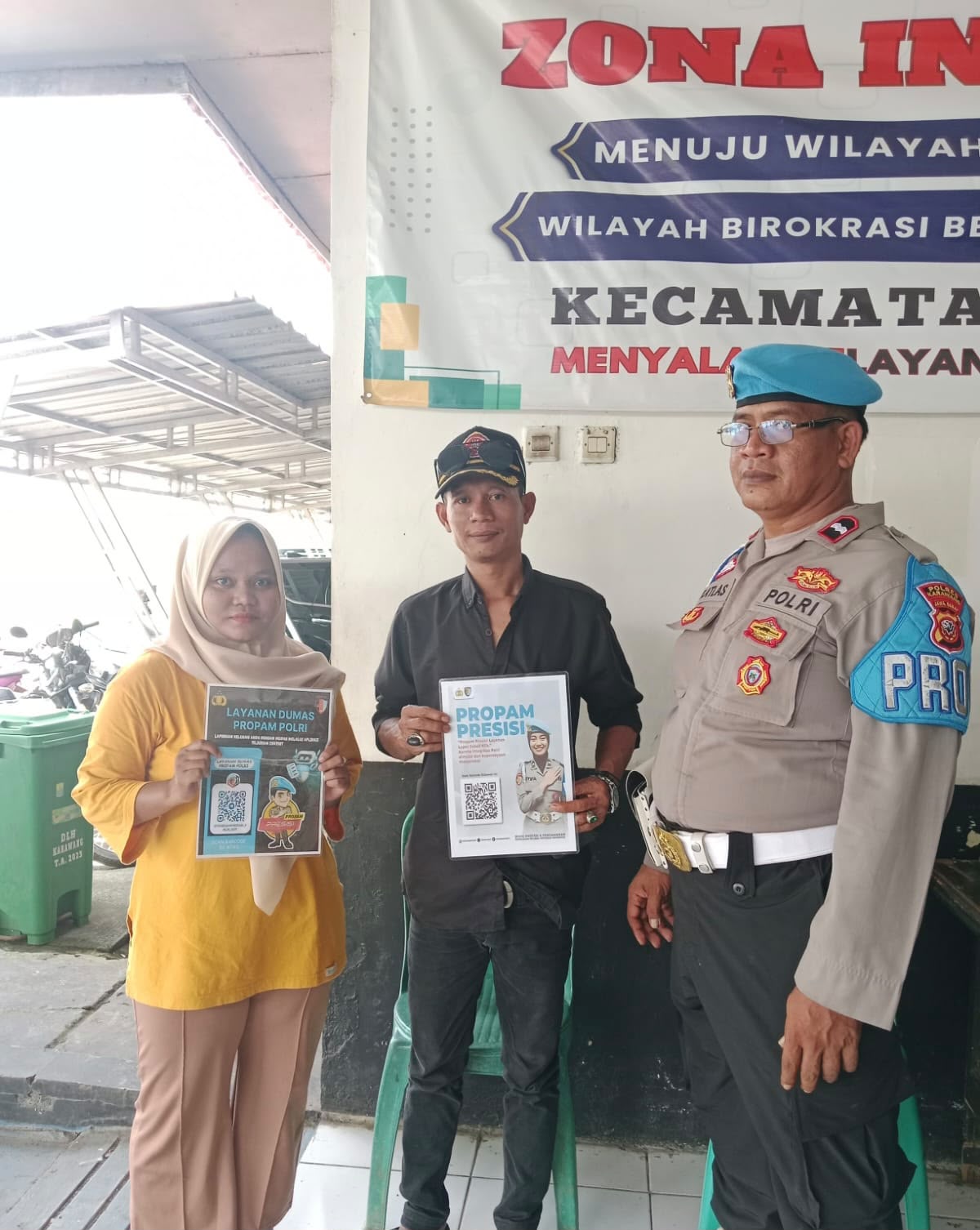Polsek Banyusari Melaksanakan Sosialisasi QR Barcode ke Masyarakat Pengaduan Divisi Propam Polri Bidpropam Polda Jabar