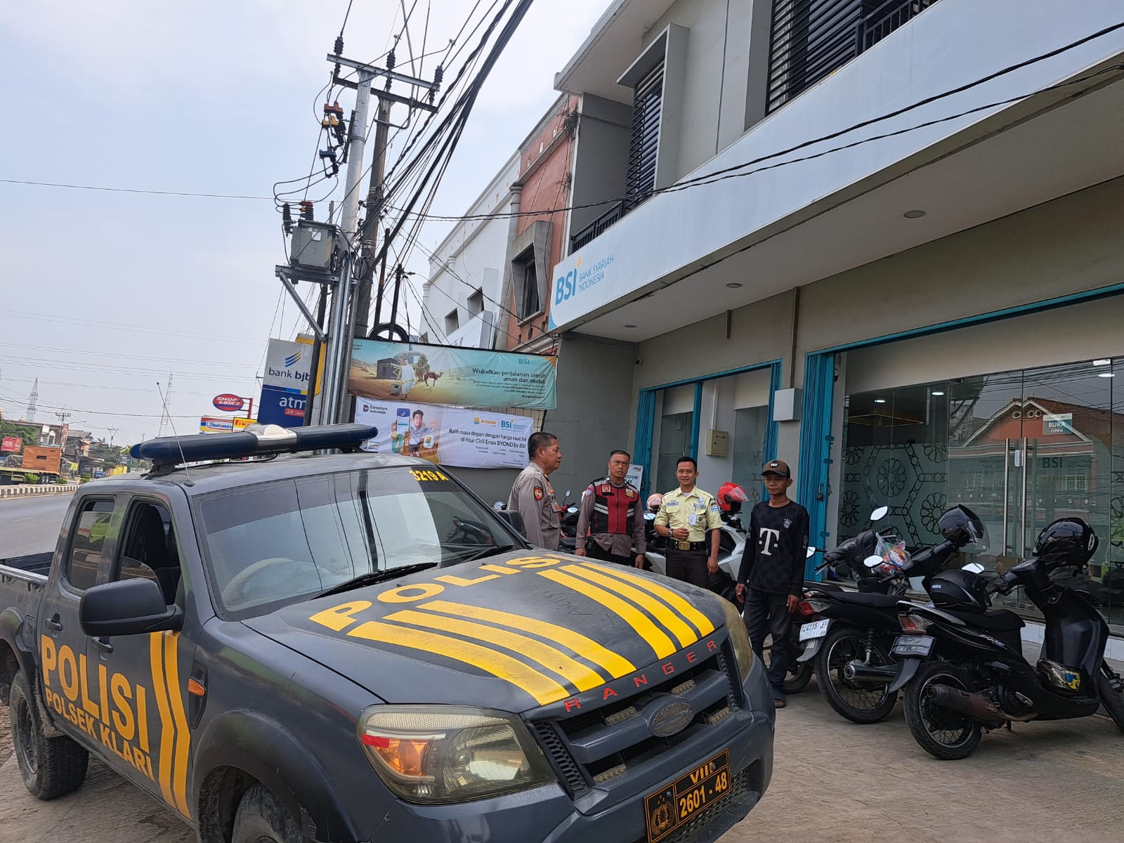 Ciptakan Situasi Bank BSI Aman dan Kondusif, Połsek Klari Patroli Dialog bersama Security