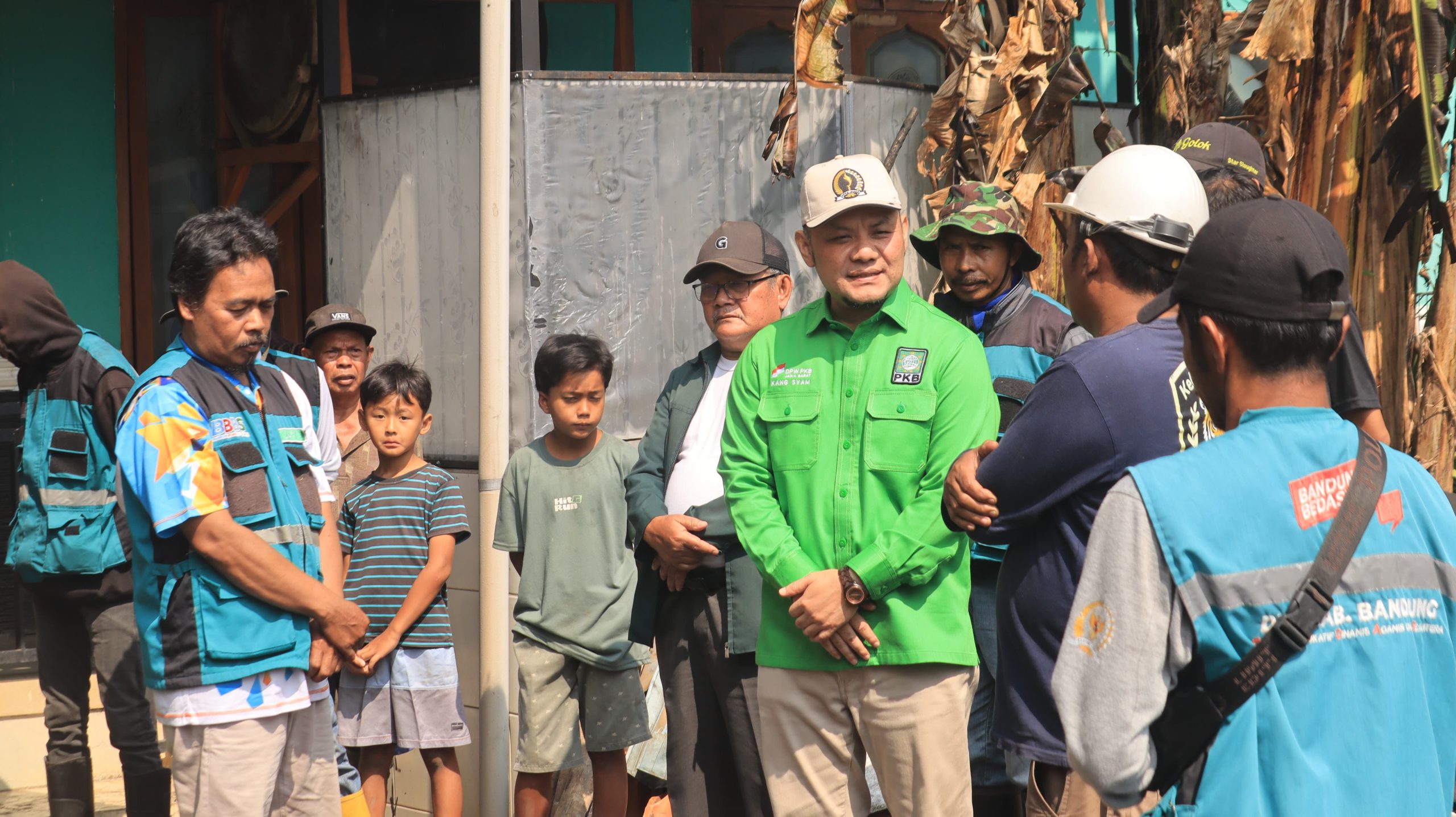 Asep Syamsudin Salurkan Bantuan untuk Korban Kebakaran di Desa Cikalong Cimaung
