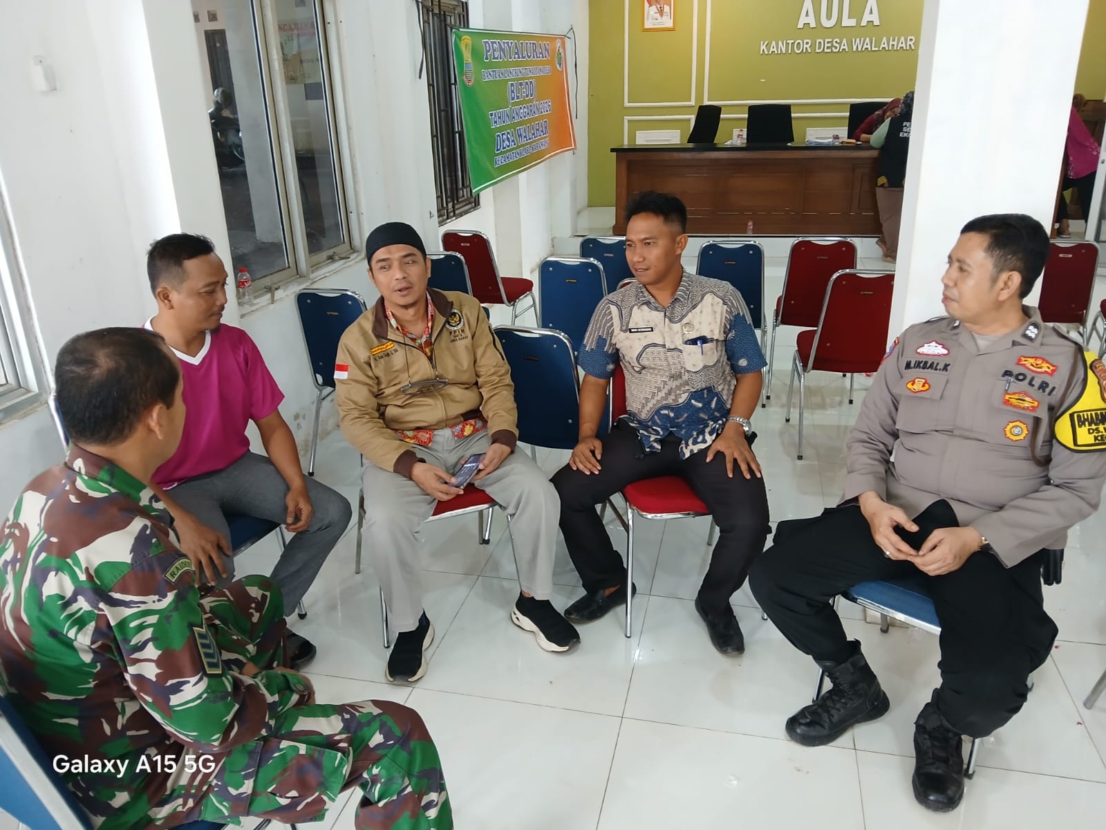 Sinergitas TNI-Polri Klari Ingatkan Pesan Kamtibmas kepada Warga Dusun Walahar