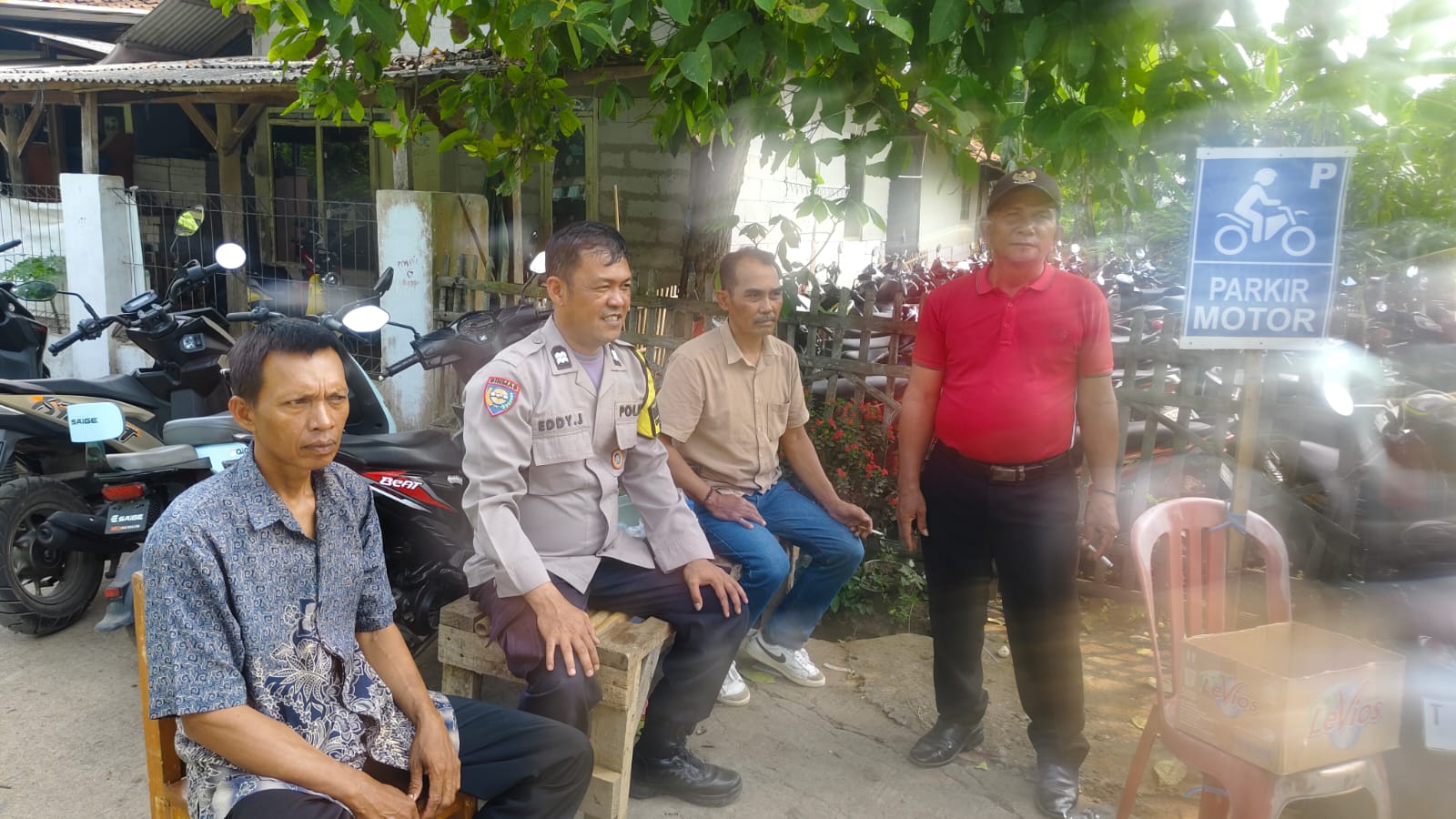 Aiptu Eddy Junaedi Sampaikan Nomor Layanan Pengaduan “Lapor Pak Kapolres” Kepada Warga