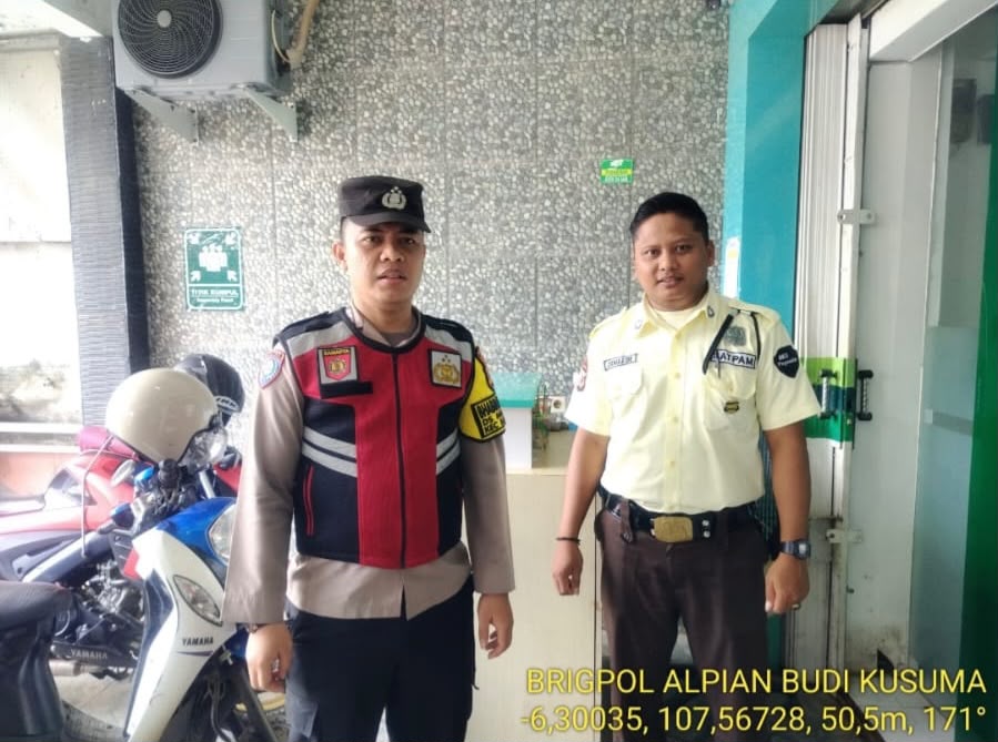 Kunjungi Kantor Pegadaian Gempol Patroli Prekat Polsek Banyusari di Siang Hari