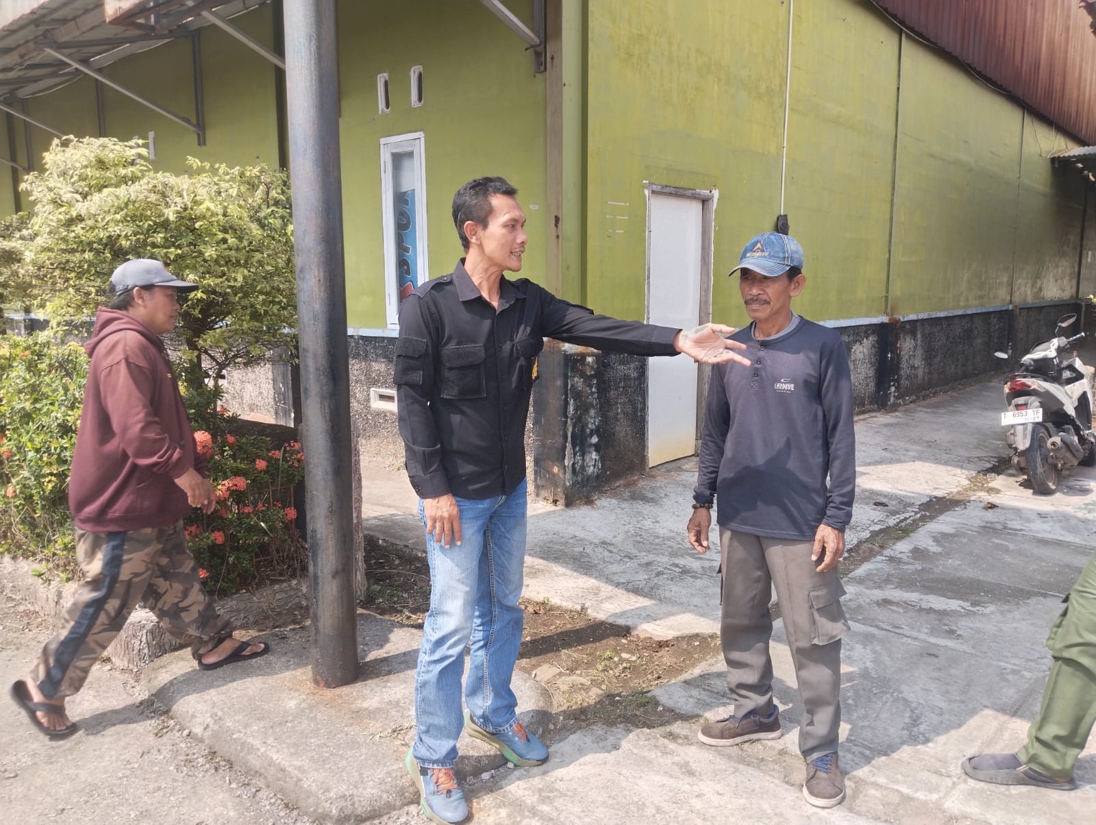 Cegah Pungli dan Antisipasi Premanisme, Unit Reskrim Polsek Jatisari Patroli Kringserse Sambang Warga