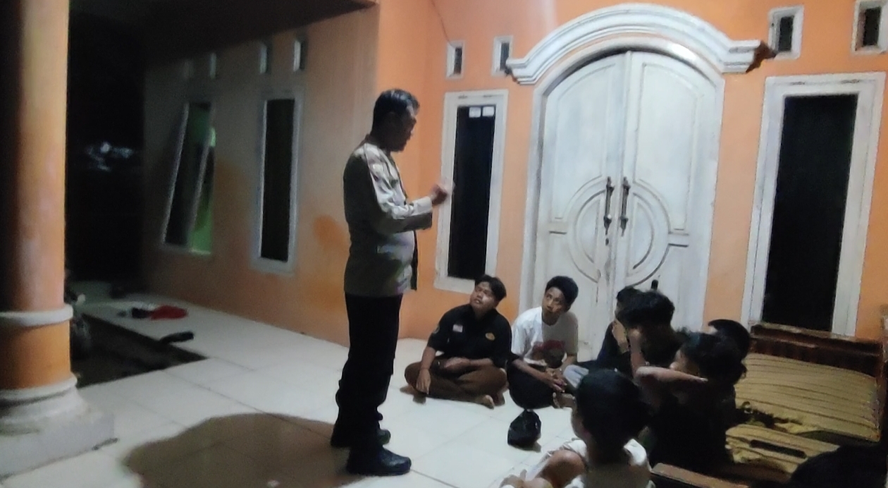 Bhabinkamtibmas Desa Belendung Sambangi Remaja, Imbau Hindari Tawuran dan Miras ‎